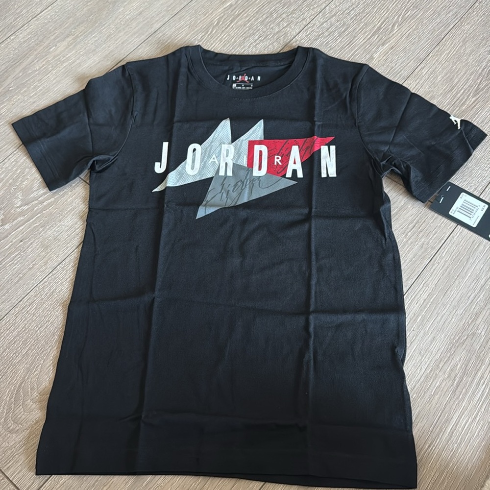 AIR JORDAN BOYS TSHIRT! SIZE L! NEVER WORN!